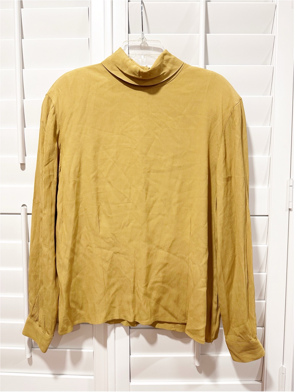 Jones New York Mustard Gold Rayon Crinkle Blouse Top Size 12 Long Sleeve W/ Flaw
